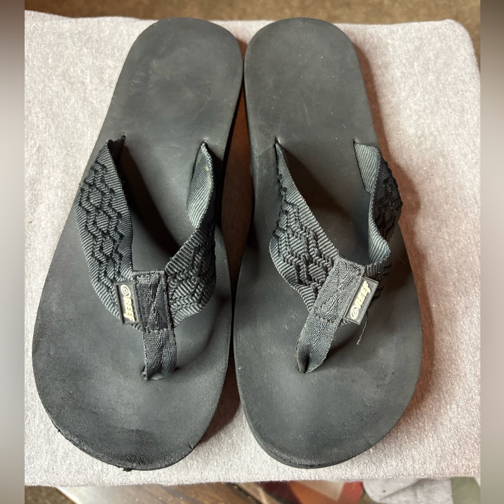 Reef Men’s Black Flip-Flops with Diamond Details *see pics for measurements*